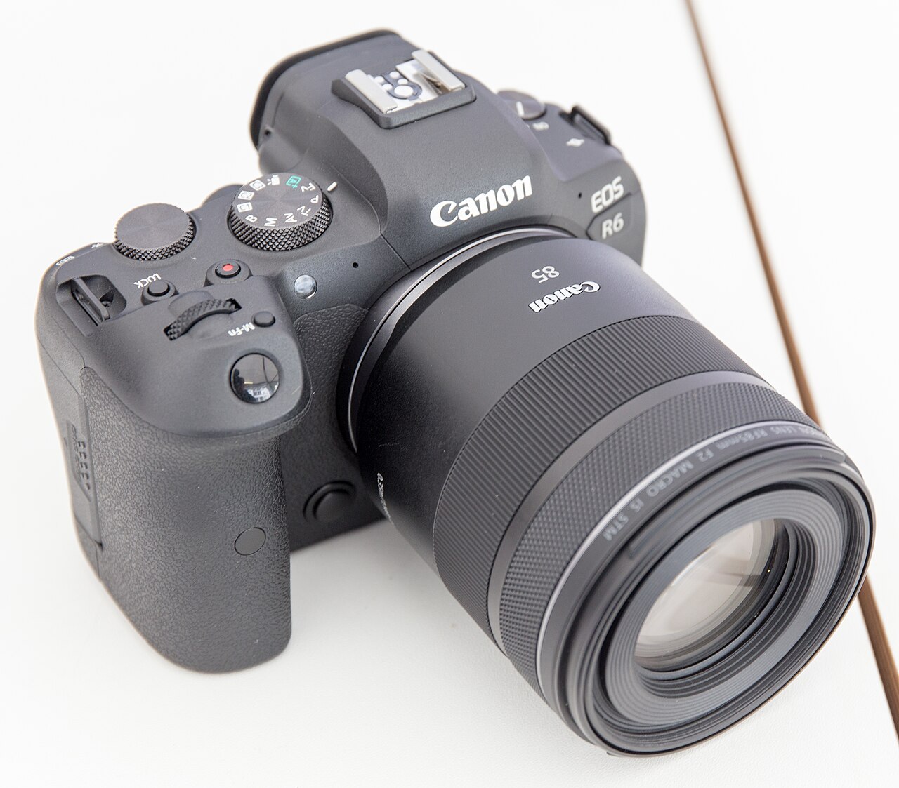 佳能 R6 搭配 RF 85mm 镜头